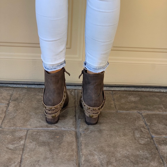 Orlanda Wrap Around Comfort Wedge Ankle Boots - Picture 5 of 8